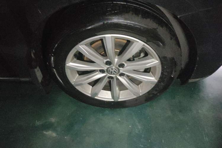Used Volkswagen Magotan 2018 330TSI DSG Advanced Model Right Front Wheel Hub