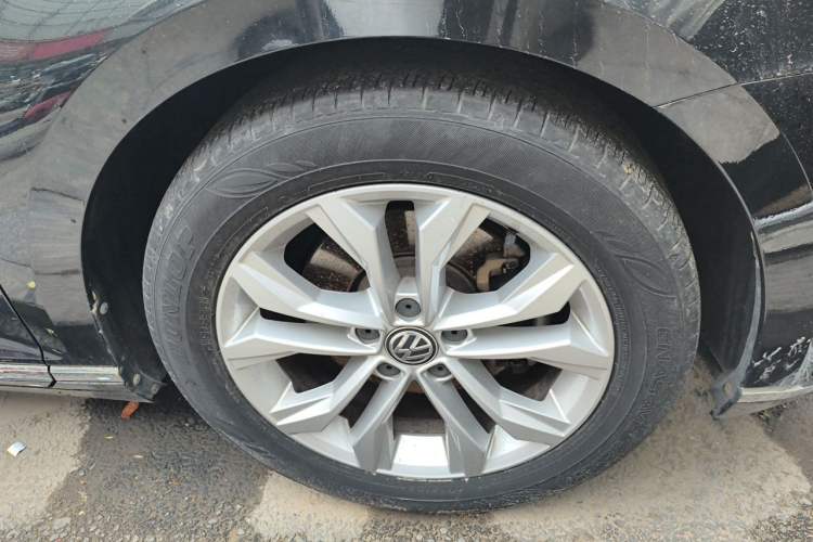 Used Volkswagen Magotan 2018 330TSI DSG Luxury Model Right Front Wheel Hub