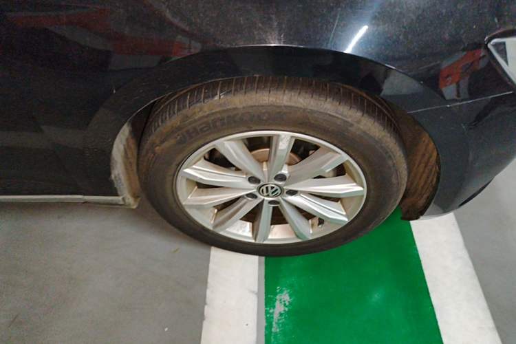 Used Volkswagen Magotan 2018 330TSI DSG Advanced Model Right Front Wheel Hub