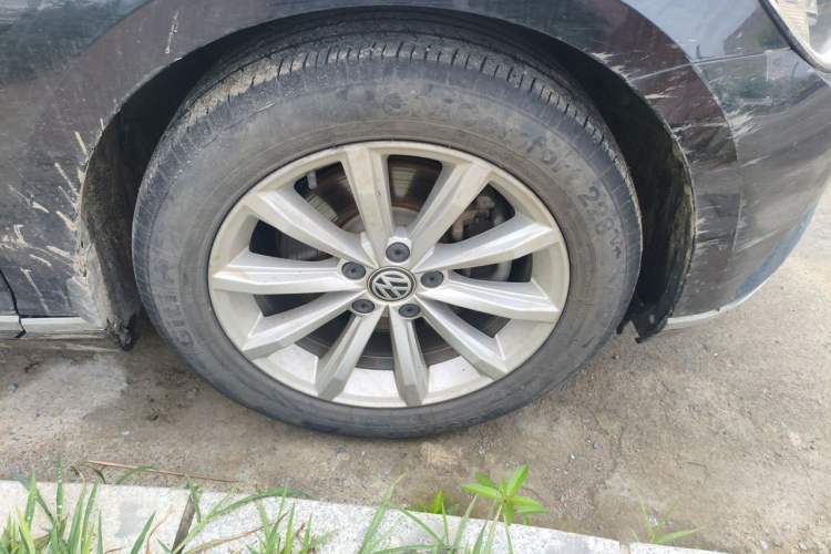 Used Volkswagen Magotan 2018 330TSI DSG Advanced Model Right Front Wheel Hub