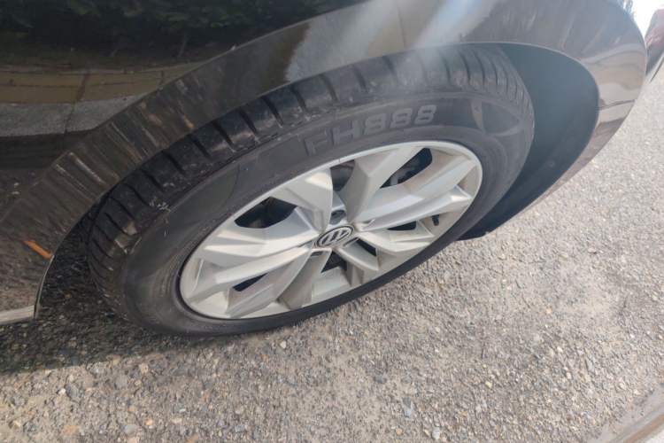 Used Volkswagen Magotan 2018 Facelift 330TSI DSG Luxury Model Right Front Wheel Hub