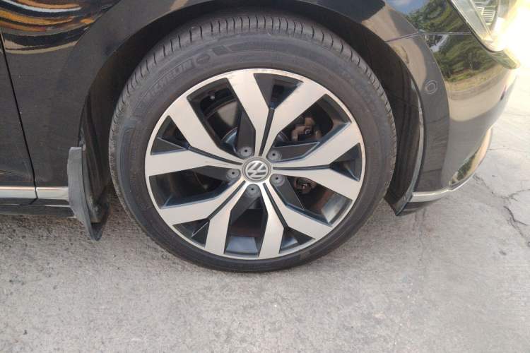 Used Volkswagen Magotan 2018 380TSI DSG Prestige Model Right Front Wheel Hub