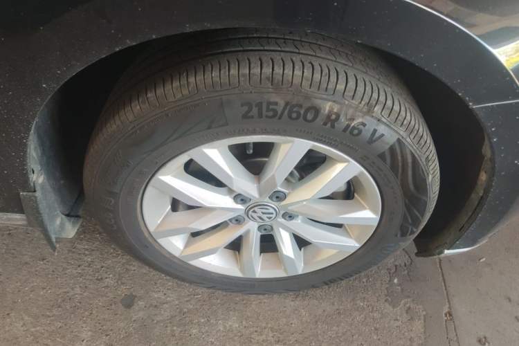 Used Volkswagen Magotan 2018 280TSI DSG Comfort Model Right Front Wheel Hub