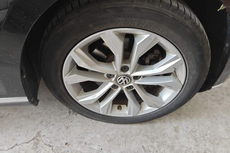 Used Volkswagen Magotan 2018 330TSI DSG Luxury Model Right Front Wheel Hub