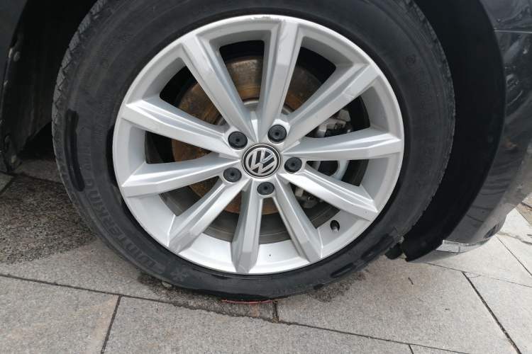 Used Volkswagen Magotan 2018 330TSI DSG Advanced Model Right Front Wheel Hub