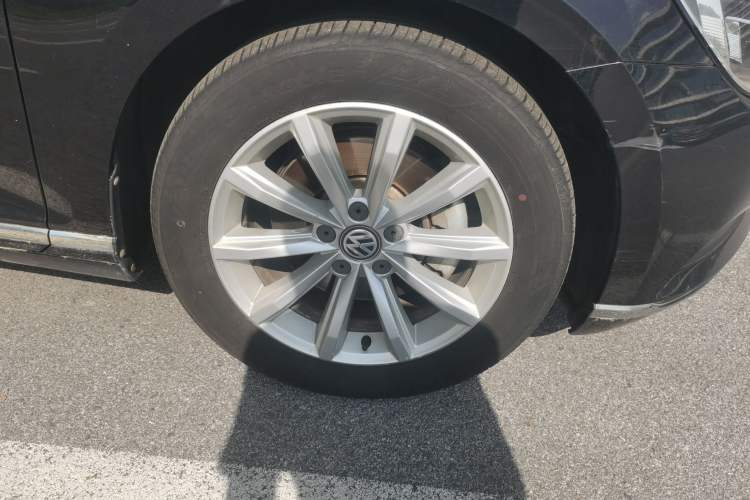 Used Volkswagen Magotan 2018 330TSI DSG Advanced Model Right Front Wheel Hub