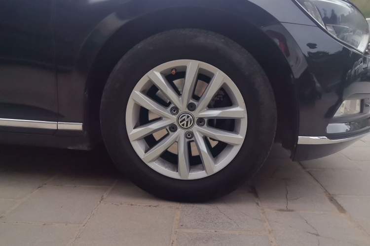 Used Volkswagen Magotan 2018 280TSI DSG Comfort Model Right Front Wheel Hub