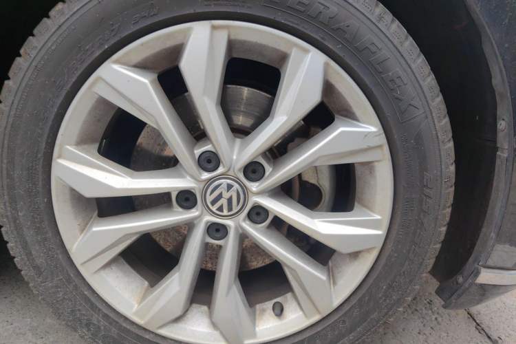 Used Volkswagen Magotan 2018 380TSI DSG Luxury Model Right Front Wheel Hub