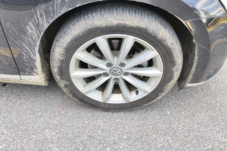 Used Volkswagen Magotan 2018 330TSI DSG Advanced Model Right Front Wheel Hub