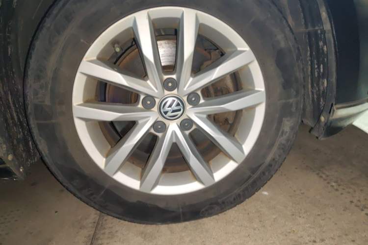 Used Volkswagen Magotan 2018 280TSI DSG Comfort Model Right Front Wheel Hub