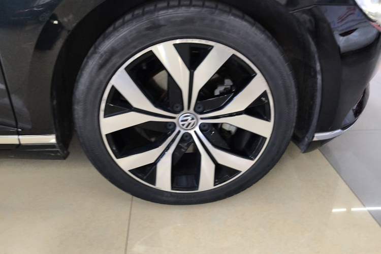 Used Volkswagen Magotan 2018 330TSI DSG Advanced Model Right Front Wheel Hub