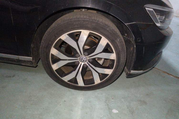 Used Volkswagen Magotan 2018 330TSI DSG Luxury Model Right Front Wheel Hub