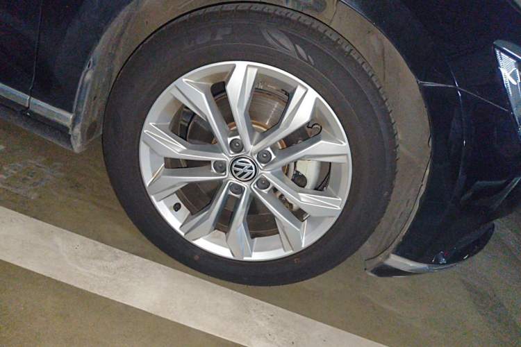 Used Volkswagen Magotan 2018 380TSI DSG Luxury Model Right Front Wheel Hub