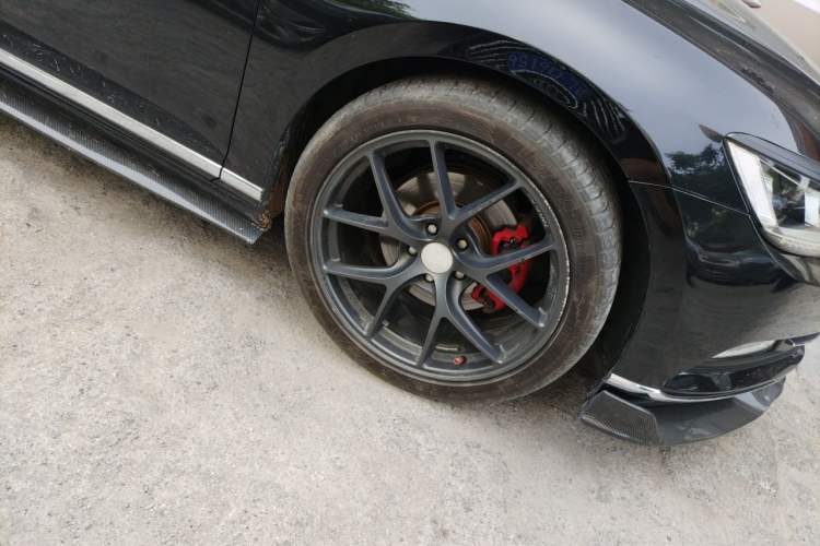 Used Volkswagen Magotan 2018 330TSI DSG Luxury Model Right Front Wheel Hub