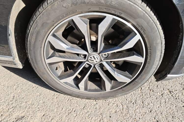 Used Volkswagen Magotan 2018 Facelift 330TSI DSG Luxury Model Right Front Wheel Hub