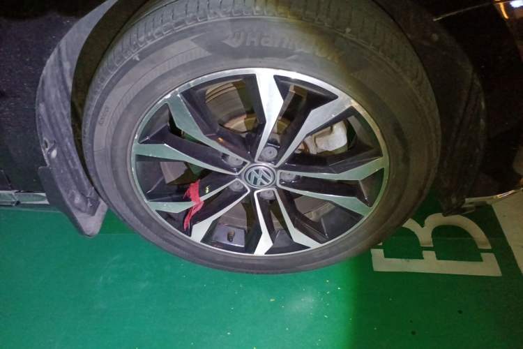 Used Volkswagen Magotan 2018 330TSI DSG Luxury Model Right Front Wheel Hub