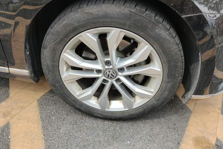 Used Volkswagen Magotan 2018 380TSI DSG Luxury Model Right Front Wheel Hub