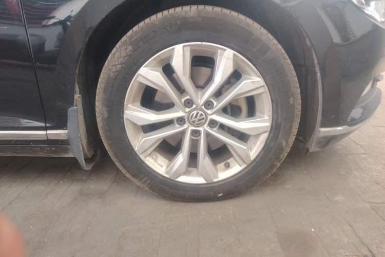 Used Volkswagen Magotan 2018 330TSI DSG Luxury Model Right Front Wheel Hub
