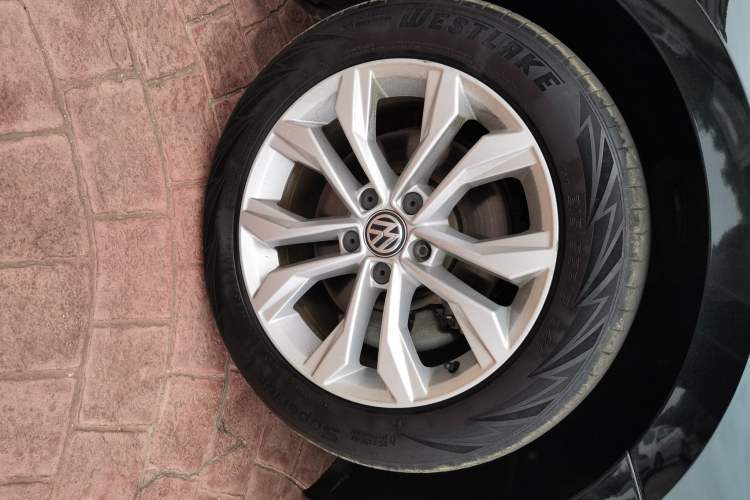 Used Volkswagen Magotan 2018 330TSI DSG Luxury Model Right Front Wheel Hub