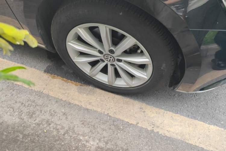 Used Volkswagen Magotan 2018 330TSI DSG Advanced Model Right Front Wheel Hub