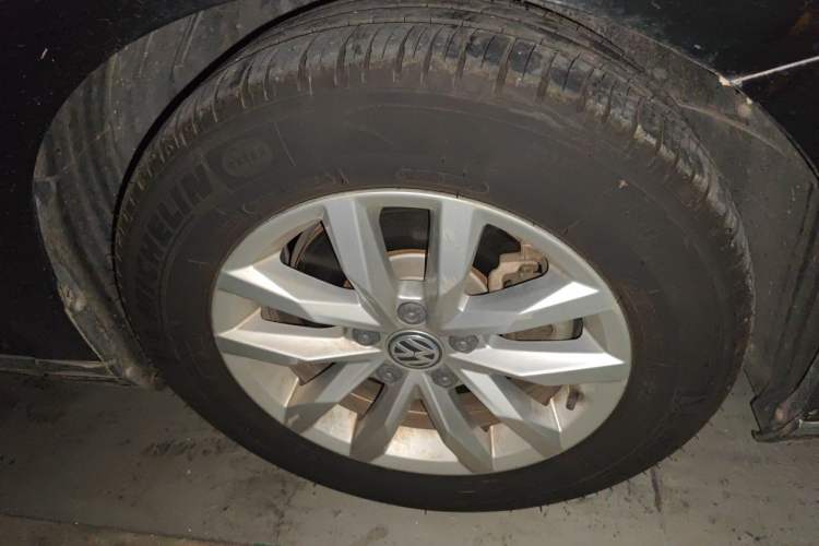 Used Volkswagen Magotan 2018 330TSI DSG Comfort Model Right Front Wheel Hub