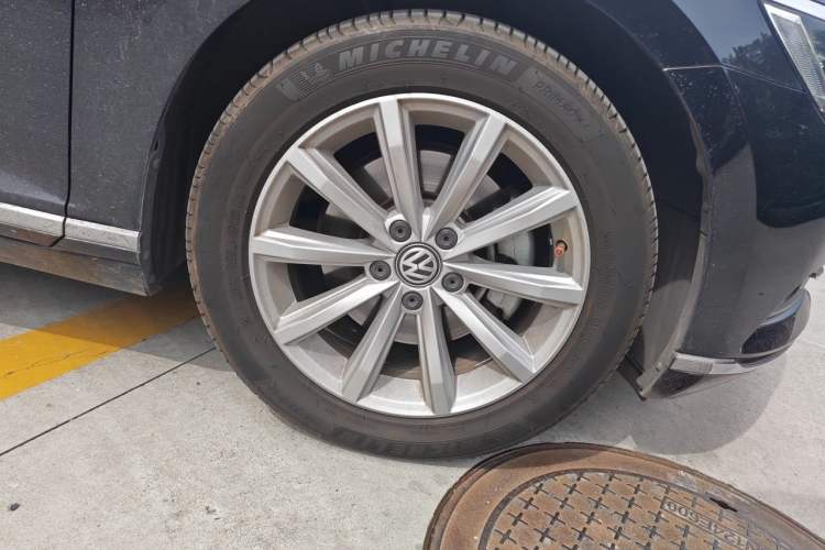 Used Volkswagen Magotan 2018 330TSI DSG Advanced Model Right Front Wheel Hub