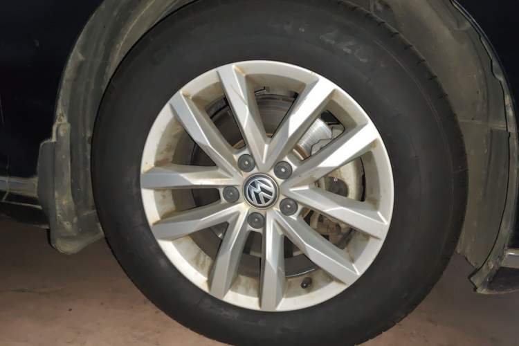 Used Volkswagen Magotan 2018 280TSI DSG Comfort Model Right Front Wheel Hub