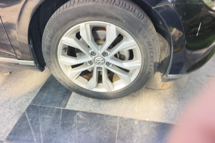 Used Volkswagen Magotan 2018 330TSI DSG Luxury Model Right Front Wheel Hub