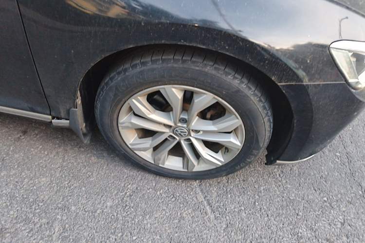 Used Volkswagen Magotan 2018 330TSI DSG Luxury Model Right Front Wheel Hub