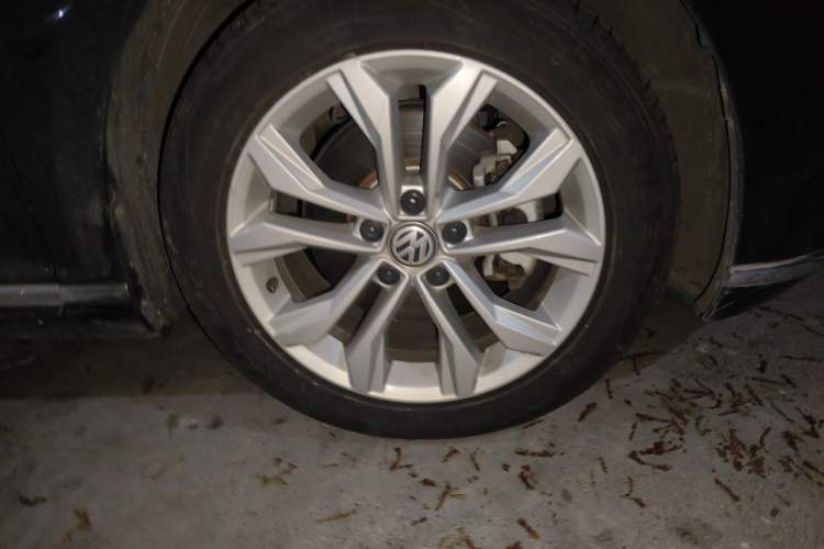 Used Volkswagen Magotan 2018 330TSI DSG Luxury Model Right Front Wheel Hub