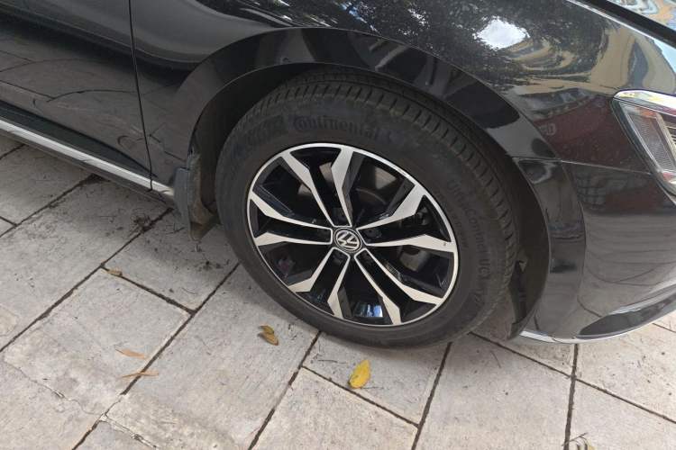 Used Volkswagen Magotan 2018 330TSI DSG Luxury Model Right Front Wheel Hub