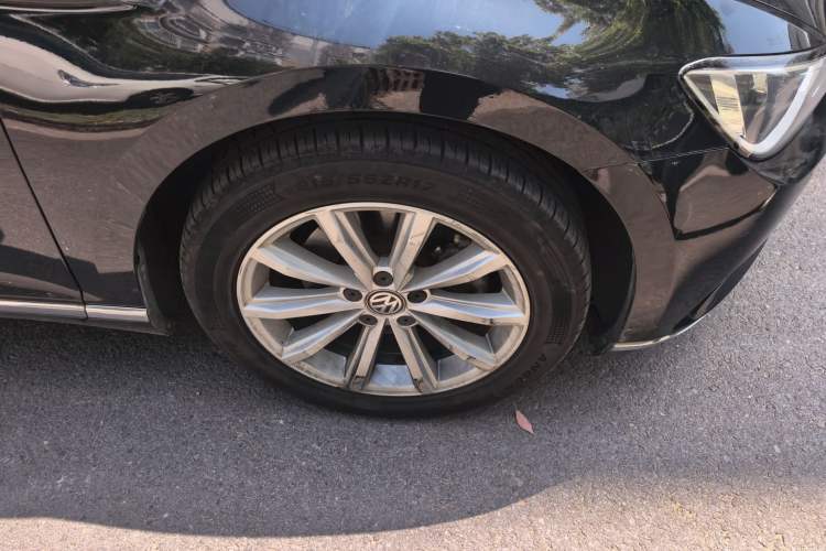 Used Volkswagen Magotan 2018 330TSI DSG Advanced Model Right Front Wheel Hub