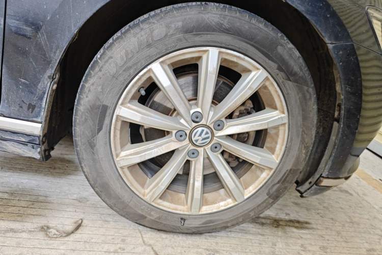 Used Volkswagen Magotan 2018 330TSI DSG Advanced Model Right Front Wheel Hub