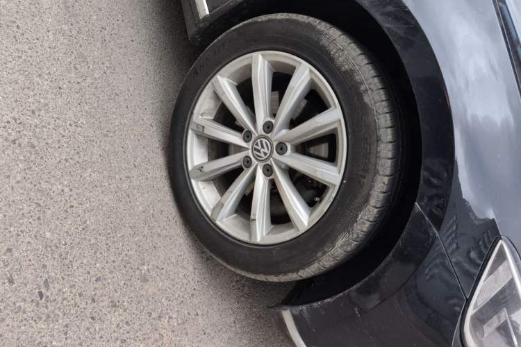 Used Volkswagen Magotan 2018 330TSI DSG Advanced Model Right Front Wheel Hub