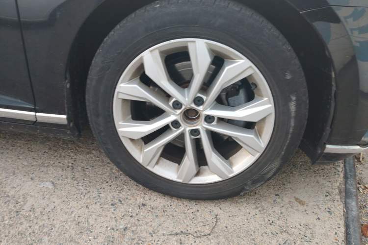 Used Volkswagen Magotan 2018 330TSI DSG Luxury Model Right Front Wheel Hub
