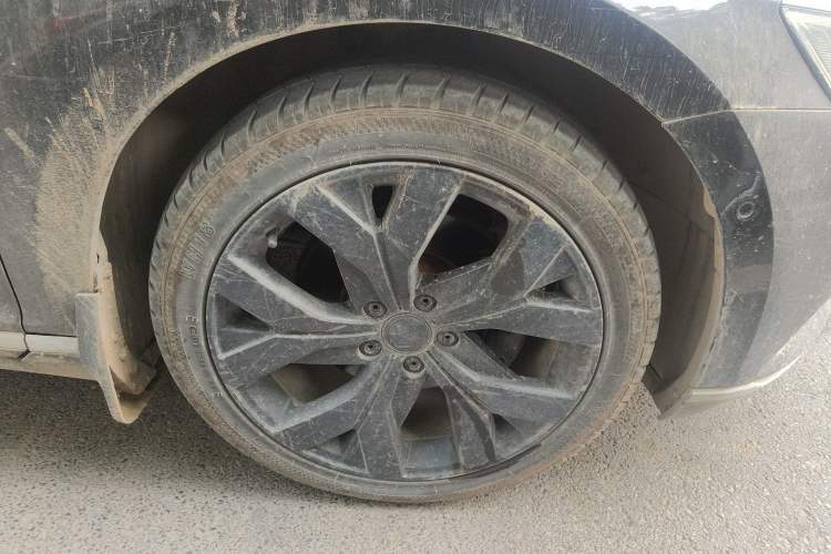 Used Volkswagen Magotan 2018 330TSI DSG Luxury Model Right Front Wheel Hub