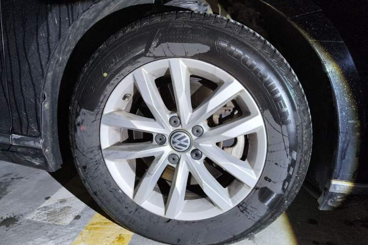 Used Volkswagen Magotan 2018 280TSI DSG Comfort Model Right Front Wheel Hub