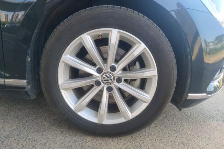 Used Volkswagen Magotan 2018 330TSI DSG Advanced Model Right Front Wheel Hub