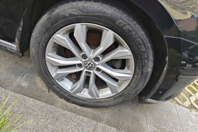 Used Volkswagen Magotan 2018 330TSI DSG Luxury Model Right Front Wheel Hub