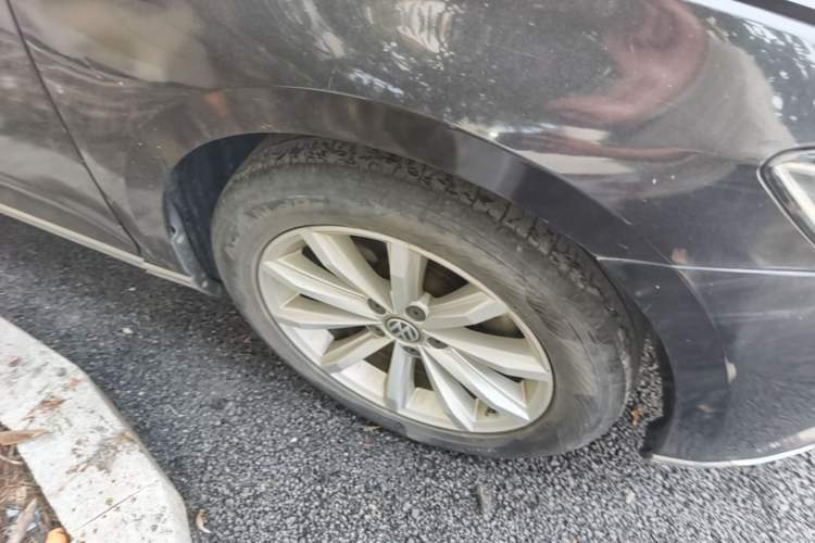 Used Volkswagen Magotan 2018 330TSI DSG Advanced Model Right Front Wheel Hub