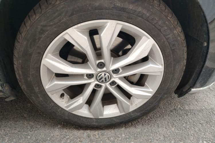 Used Volkswagen Magotan 2018 330TSI DSG Luxury Model Right Front Wheel Hub