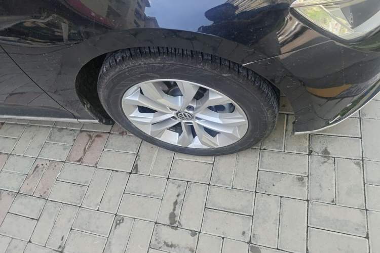 Used Volkswagen Magotan 2018 330TSI DSG Luxury Model Right Front Wheel Hub