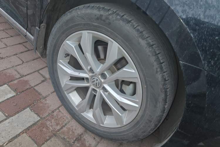 Used Volkswagen Magotan 2018 330TSI DSG Luxury Model Right Front Wheel Hub