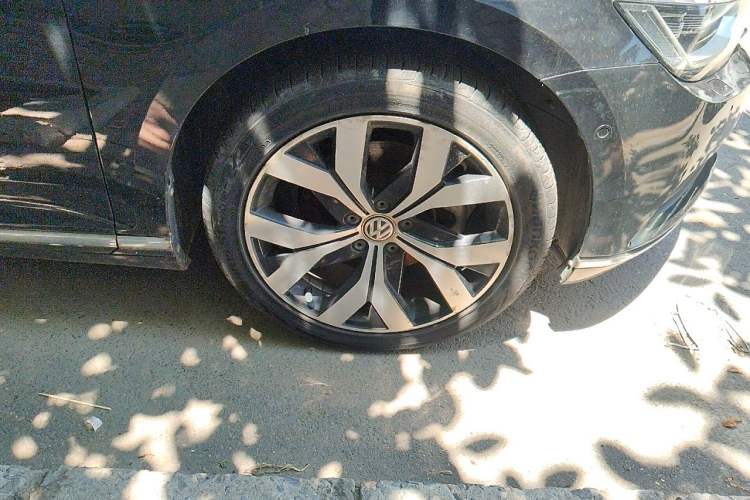 Used Volkswagen Magotan 2018 380TSI DSG Prestige Model Right Front Wheel Hub