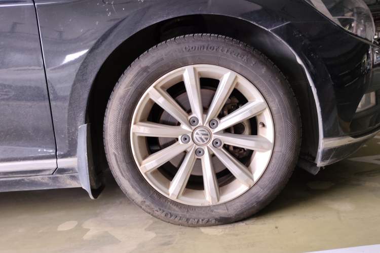 Used Volkswagen Magotan 2018 330TSI DSG Advanced Model Right Front Wheel Hub