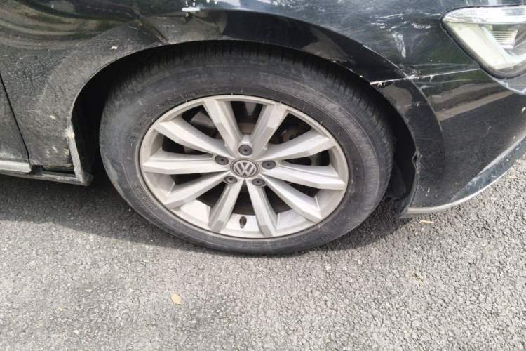 Used Volkswagen Magotan 2018 330TSI DSG Advanced Model Right Front Wheel Hub