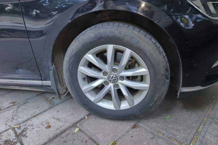 Used Volkswagen Magotan 2018 280TSI DSG Comfort Model Right Front Wheel Hub