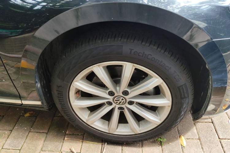Used Volkswagen Magotan 2018 330TSI DSG Luxury Model Right Front Wheel Hub