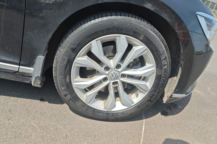 Used Volkswagen Magotan 2018 330TSI DSG Luxury Model Right Front Wheel Hub