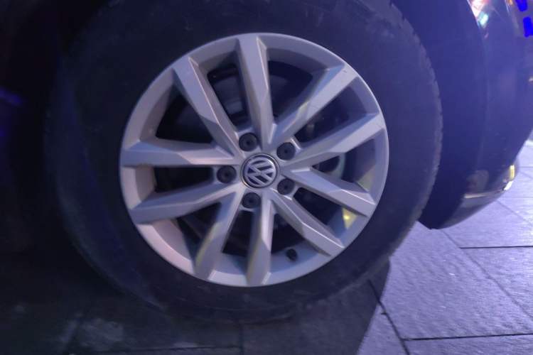 Used Volkswagen Magotan 2018 280TSI DSG Comfort Model Right Front Wheel Hub